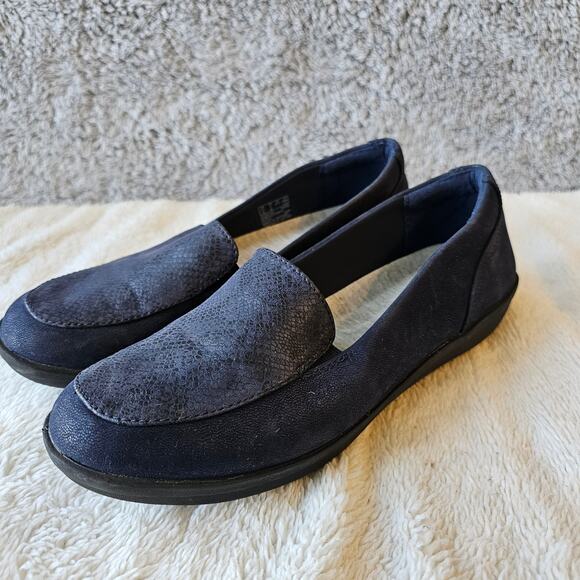 Clarks Women's Snake Print Ayla River Loafer Comfort Shoes Size 7M Navy‎ Blue - Picture 1 of 4